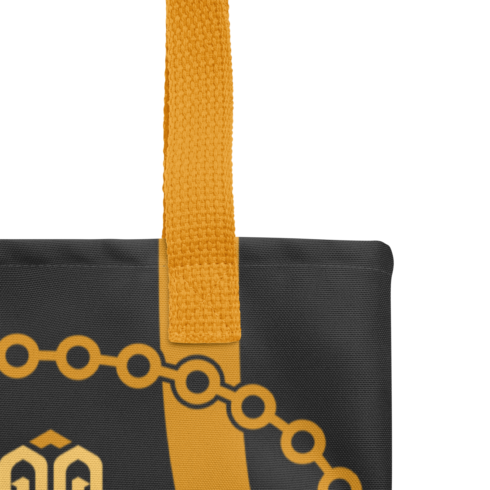 Primer plano de las asas de la bolsa tote con detalle de costuras, remates y textura de la cinta.