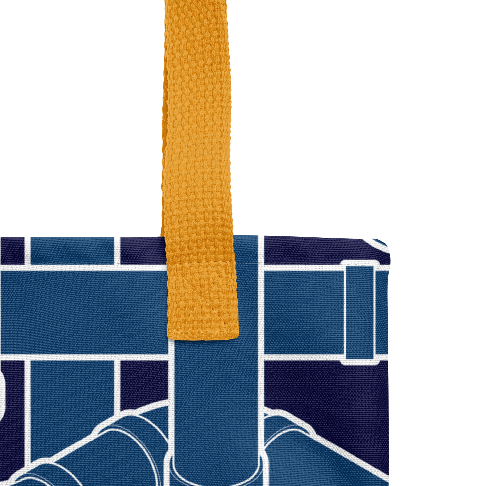 Detalle de impresión, costura y acabados de tote bag con estampado de tuberías intrincadas.